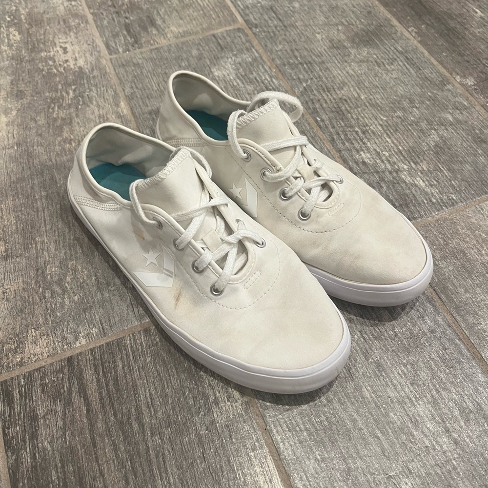Converse white shoe size 7.5